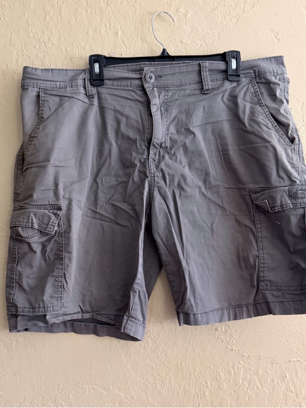 UNIONBAY Men's Charcoal Gray Cargo Shorts